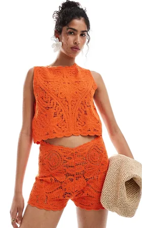 MANGO Pantalones cortos naranjas de croché de (parte de un conjunto)