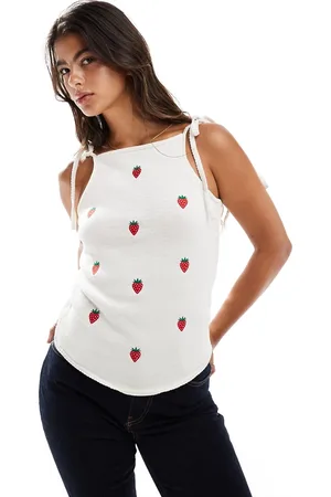 ASOS Top blanco con cuello halter, bajo estilo pañuelo y bordado de frutas de