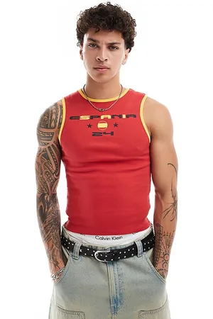 COLLUSION Camiseta roja sin mangas con diseño deportivo vintage y estampado "España" para festivales de
