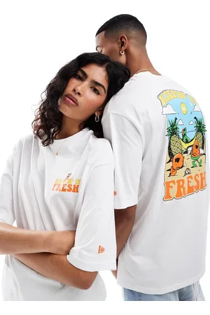 New Era Camiseta blanca unisex con estampado frutal en la espalda de