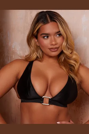 Wolf & Whistle Top de bikini de copas grandes con detalle dorado de x Natalie Gessey