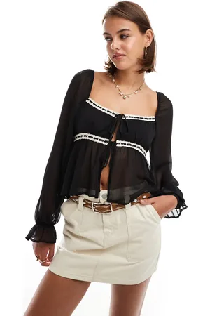 Miss Selfridge Blusa negra de chifón con inserto de ribete de encaje de