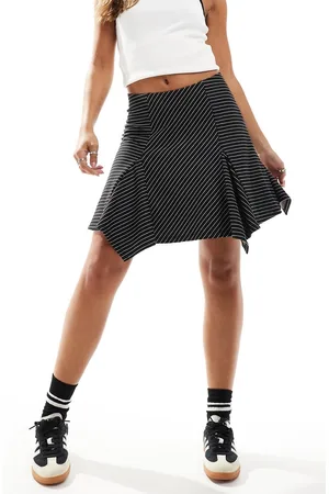 Pieces® Minifalda negra con raya diplomática y bajo de pico de -Negro