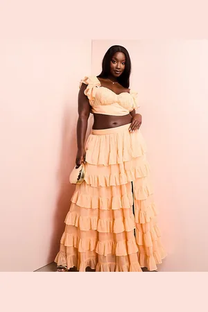 ASOS Falda playera larga color albaricoque escalonada de tejido transparente de Curve (parte de un conjunto)