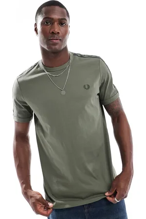Fred Perry Camiseta caqui con ribete de cinta en contraste de