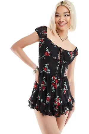 Daisy Street Mono corto negro con vuelo, estampado de rosas, manga de casquillo y lazada delantera de -Multicolor