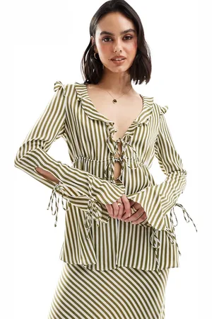Bardot Blusa a rayas verdes transparente con detalle de volantes de (parte de un conjunto)