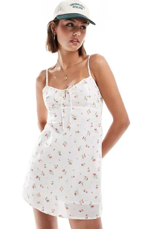 Cotton On Vestido corto de tirantes con detalle fruncido y estampado de florecitas y fresas de Cotton On-Multicolor