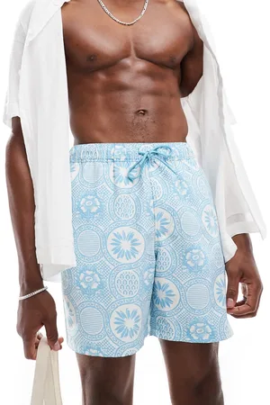 ASOS Shorts de baño azules de largo medio con estampado geométrico de