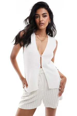 ASOS Chaleco color marfil de punto mullido de