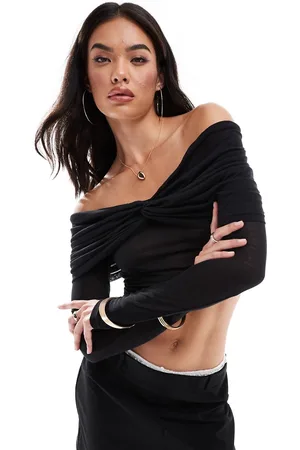 SNDYS Top con escote Bardot y capa exterior con detalle retorcido de malla de