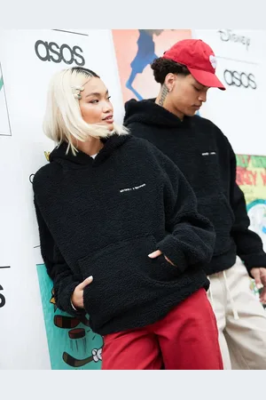 ASOS Sudadera negra unisex extragrande con capucha y bordado de Mickey Mouse y Minnie Mouse de Disney de borreguito de