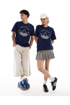 adidas Camiseta azul marino unisex con estampado gráfico de trébol de