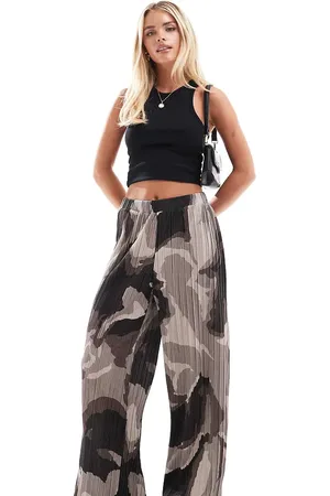 VERO MODA Pantalones marrones plisados de pernera ancha con estampado abstracto de