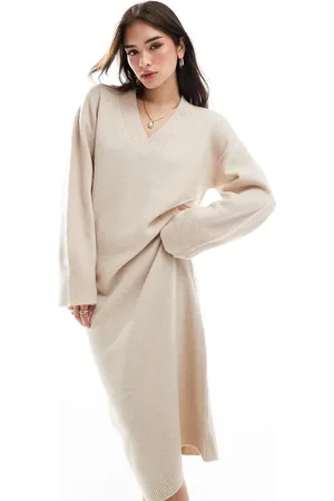 ASOS Vestido semilargo color con cuello de pico de punto de -Beis neutro