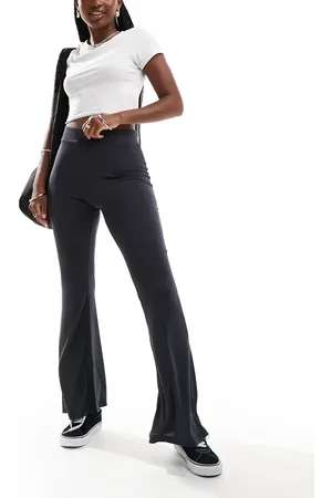 Monki Pantalones de campana negros de talle bajo de tejido supersuave de