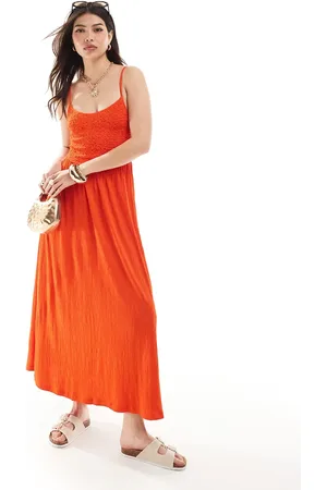 ASOS Vestido midi de tirantes con falda de corte amplio y cuerpo fruncido de tejido rugoso de