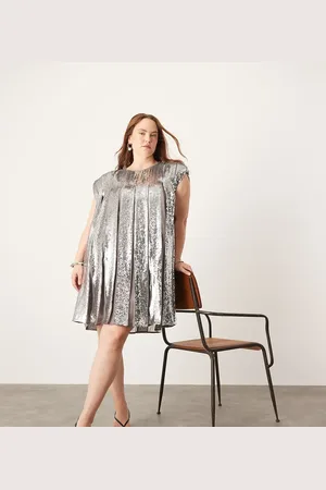 ASOS Vestido corto plisado de corte trapecio con diseño integral de lentejuelas de Curve-Multicolor