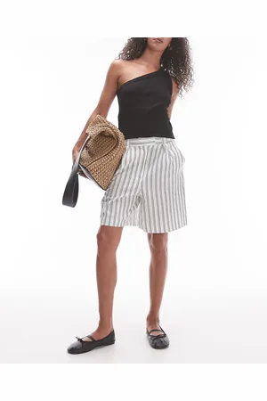 Topshop Pantalones cortos de sastre a rayas monocromáticas de -Multicolor