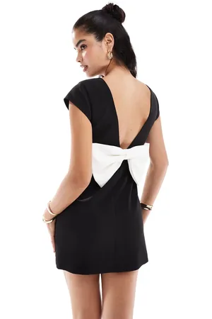 Forever New Vestido corto negro con manga de casquillo y lazo en contraste en la espalda de -Multicolor