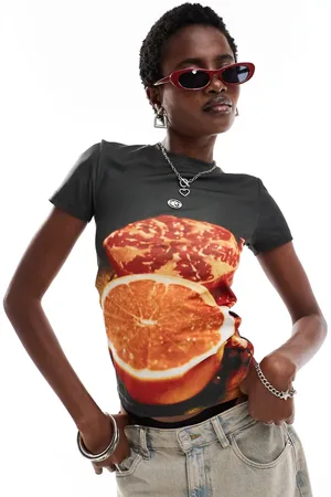 Basic Pleasure Mode Camiseta negra ceñida con diseño encogido y estampado de cítricos Yuzu de