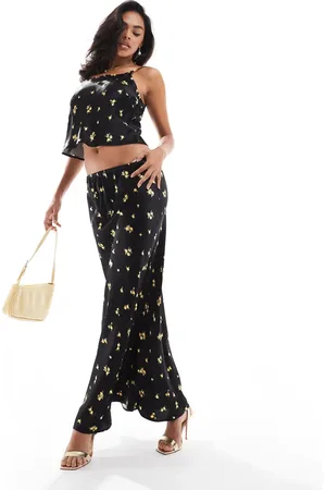 River Island Falda larga negra con estampado de florecitas de (parte de un conjunto)