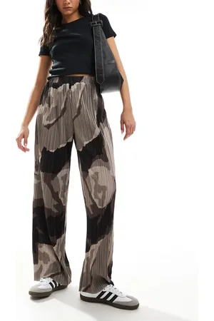 VERO MODA Pantalones marrones plisados de pernera ancha con estampado abstracto de