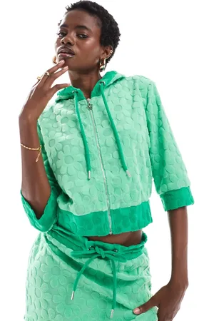 Labelrail Top con cremallera y diseño floral en relieve de tejido de rizo de x Olivia Grace Herring