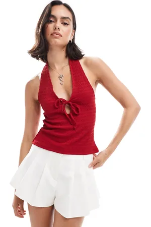 Miss Selfridge Top con cuello halter y detalle de lazo de tejido texturizado de