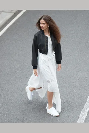 ASOS Chaqueta bomber corta negra de tejido efecto cuero lavado de