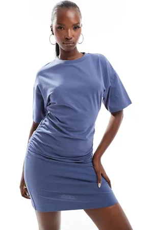ASOS Vestido corto azul denim estilo camiseta con cuello redondo y laterales fruncidos de