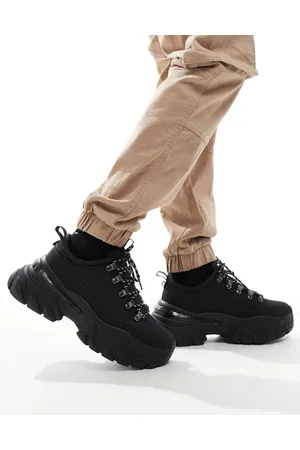 ASOS Zapatillas de deporte negras de estilo senderismo con suela gruesa de