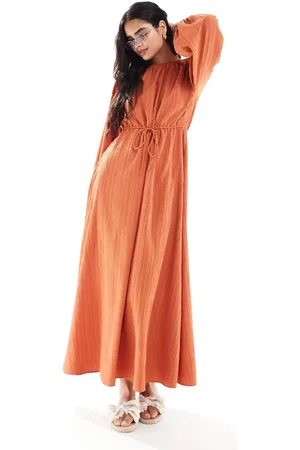 ASOS Vestido largo color óxido con mangas raglán y detalle de cinturón de tejido rugoso de -Caoba