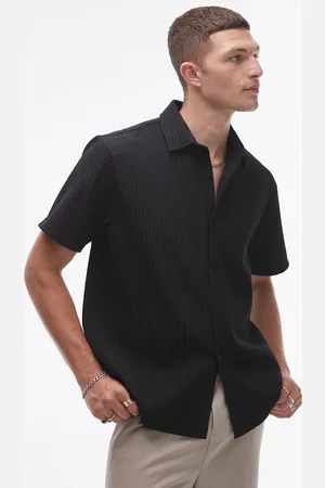 Topman Camisa negra plisada de manga corta con botones de