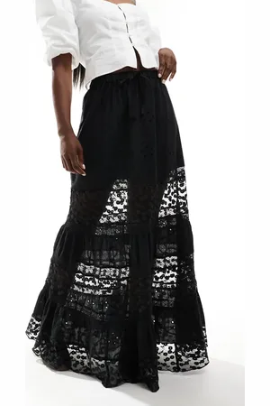 Miss Selfridge Falda larga negra escalonada de estilo campero con insertos de encaje y diseño bordado de -Blanco