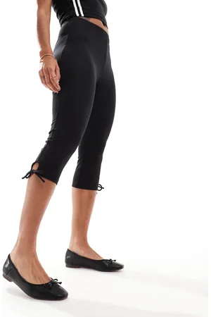 Cotton On Pantalones capri negros con detalle de lazada Bella de Cotton On