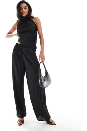 River Island Pantalones negros plisados de pernera ancha de satén de