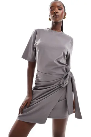 In The Style Vestido corto estilo camiseta con detalle cruzado y lazada exclusivo de -Negro