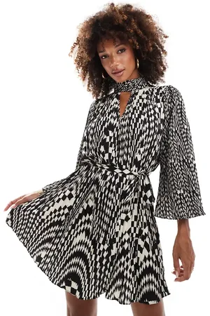French Connection Vestido corto monocromático plisado con diseño estampado, cuello alto y lazada en la cintura Fern de -Multicolor
