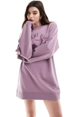 ASOS Vestido corto lila lavado estilo sudadera con estampado "Louvre Paris" de -Multicolor