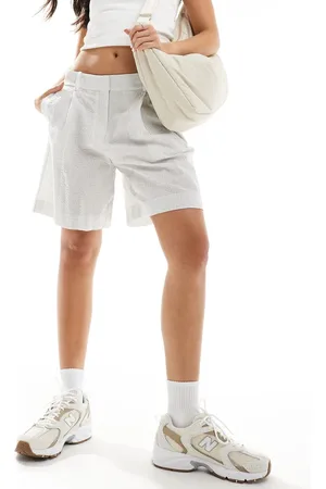MANGO Pantalones cortos de sastre blancos con raya diplomática de