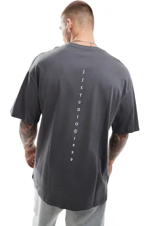 JACK & JONES Camiseta gris carbón extragrande con estampado en la espalda Studio de
