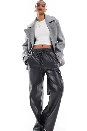 ASOS Pantalones sin cierres de pernera ancha de cuero sintético de ASOS DESIGN Tall