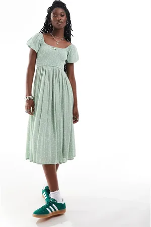 Daisy Street Vestido midi verde salvia amplio con pecho fruncido y detalle de rosa de -Multicolor