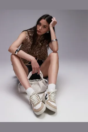 Veja Zapatillas de deporte blancas, negras y beis Sáhara con logo de cuero Chromefree V-10 de