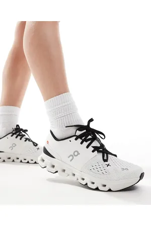 On Running Zapatillas de deporte blancas y negras para entrenar Cloud X 4 de ON-Blanco