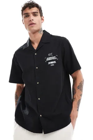 ASOS Camisa negra holgada con cuello de solapas y estampado en el pecho de
