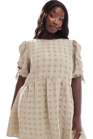 ASOS Vestido corto beis a cuadros amplio con mangas fruncidas de ASOS DESIGN Curve-Multicolor