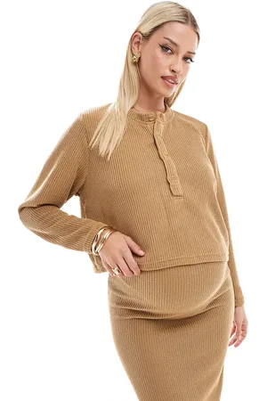Mama;licious Top corto amarillo mostaza con cuello panadero de Mamalicious Maternity (parte de un conjunto)