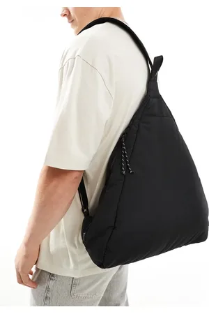 ASOS Mochila negra acolchada estilo riñonera de